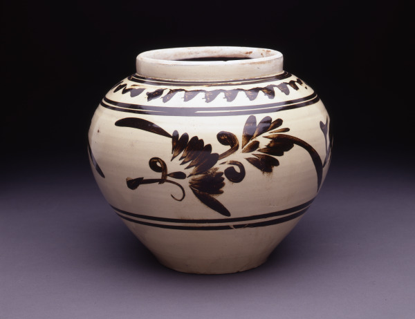 Large mouthed Cizhou painted ovoid bowl with white glaze (Cuenco Cizhou grande ovoide pintado con esmalte blanco)