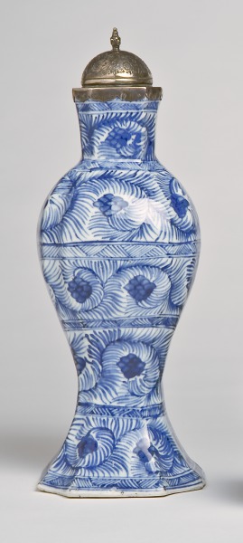 Blue and white vase (Jarrón azul y blanco)