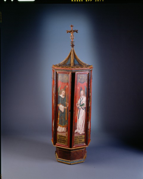 Portable altar cabinet (Armario de altar portátil)