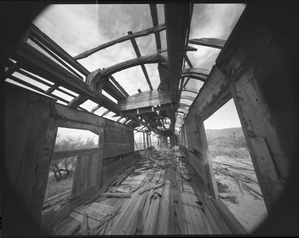 Abandoned Railway Coach Car, Rodeo, New Mexico (Vagón de pasajeros de ferrocarril abandonado, Rodeo, Nuevo México)