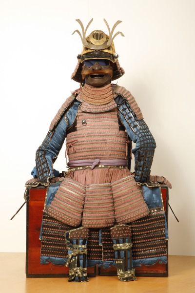 Suit of Japanese armor, Tokubetsu (excellent grade), with certificate (Traje de armadura japonesa, Tokubetsu [excelente grado], con certificado)