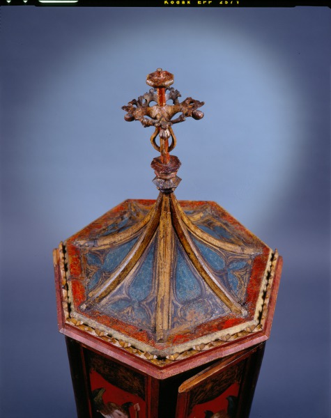 Portable altar cabinet (Armario de altar portátil)