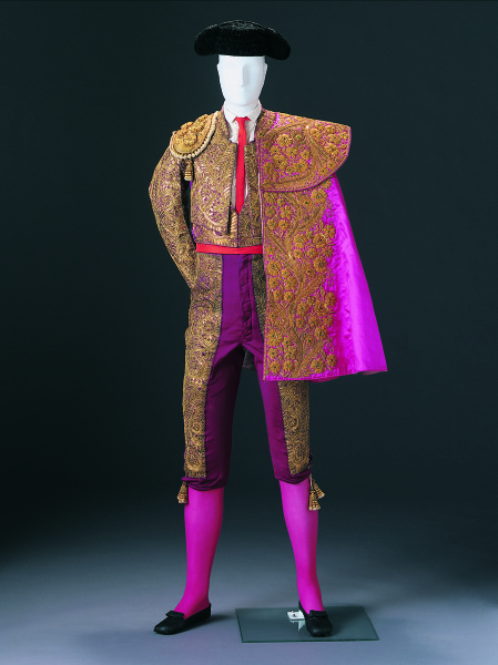 Parade cape (capote de paseo) of pink satin with heavy gold embroidery (Capote de paseo de satén rosa con pesados bordados de oro)