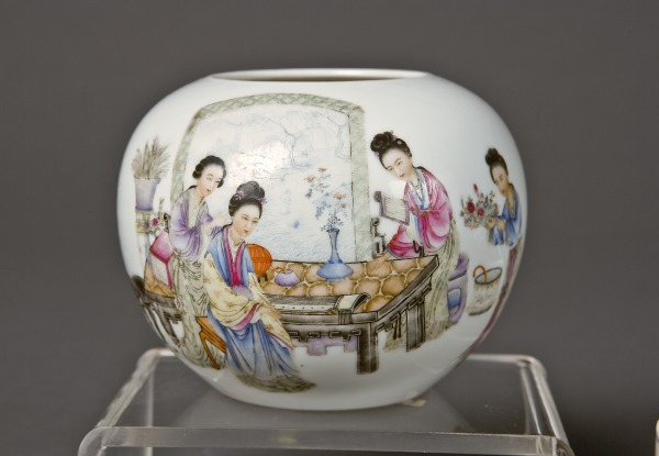 Jar with scene of four court ladies (Jarra con cuatro damas de la corte)