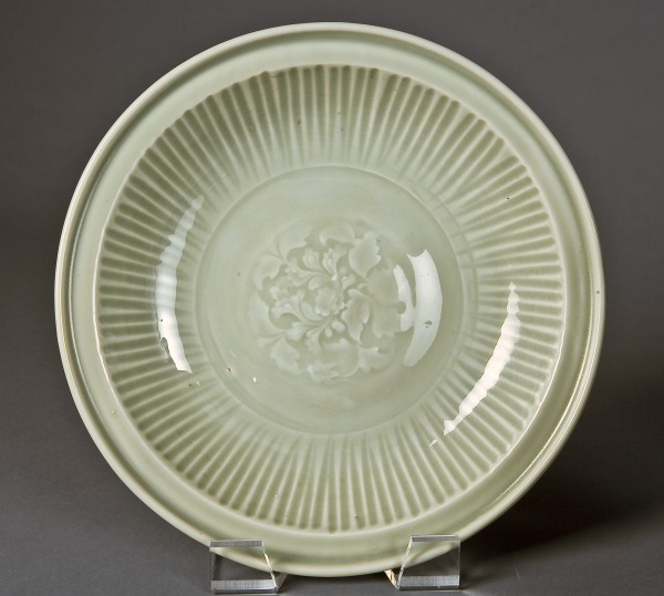 Large green-glazed plate (Plato grande de vidrio verde)