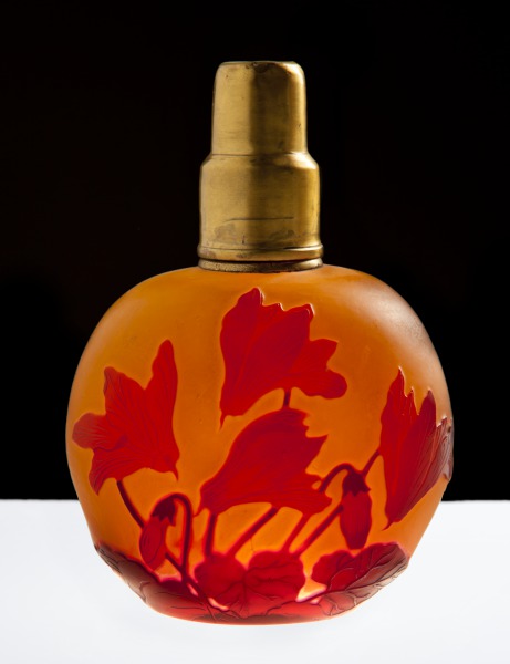 “Cyclamen” scent bottle (Botella de perume “Ciclamen”)